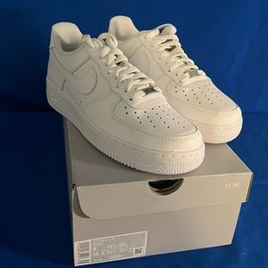 Nike Air Force 1 ‘07. Men, Size 9